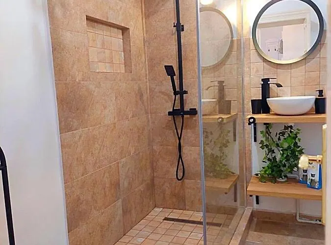 Moonlight River With Balcony Old Town * 布加勒斯特