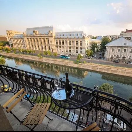 Moonlight River With Balcony Old Town Apartment Bucharest