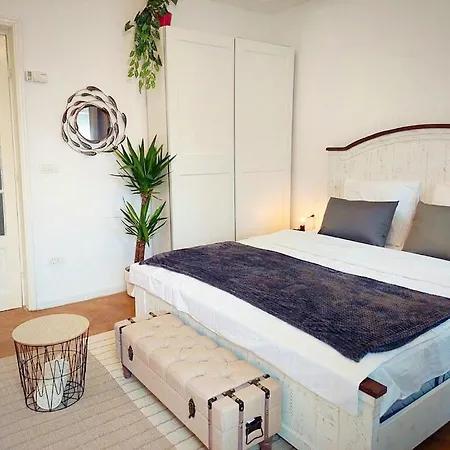 Moonlight River With Balcony Old Town Apartamento