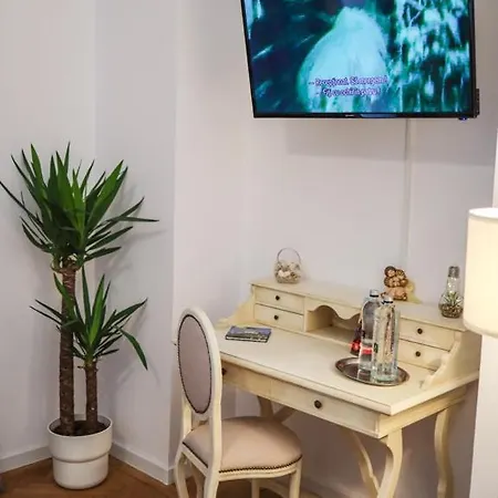 Moonlight River With Balcony Old Town Appartamento *