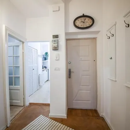 Moonlight River With Balcony Old Town Appartamento Bucarest