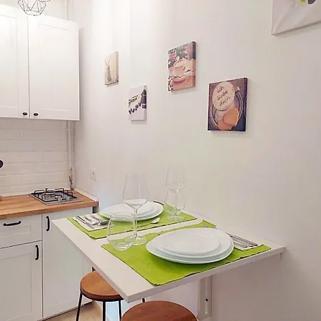 Moonlight River With Balcony Old Town Appartamento Bucarest