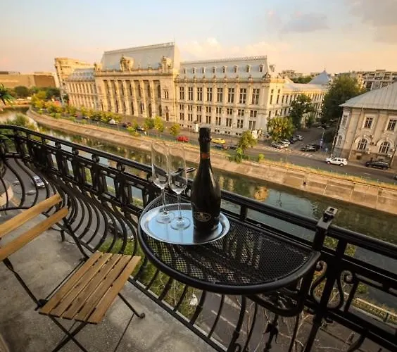 Moonlight River With Balcony Old Town *
