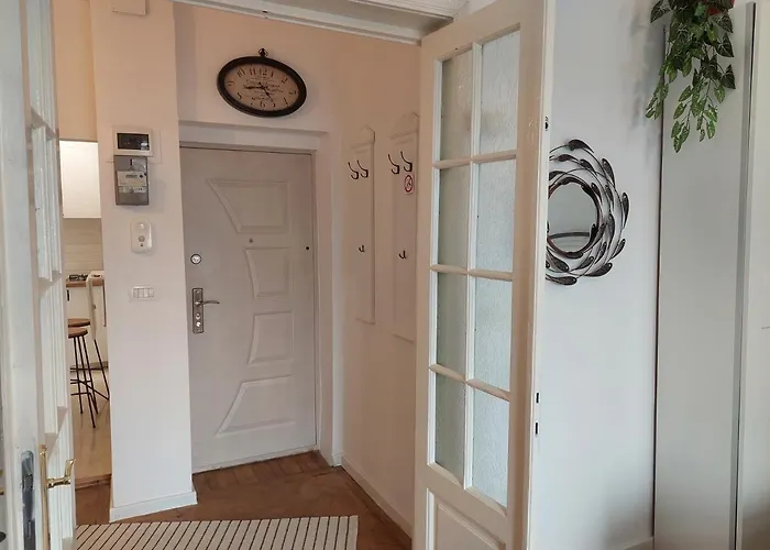 Moonlight River With Balcony Old Town Apartman