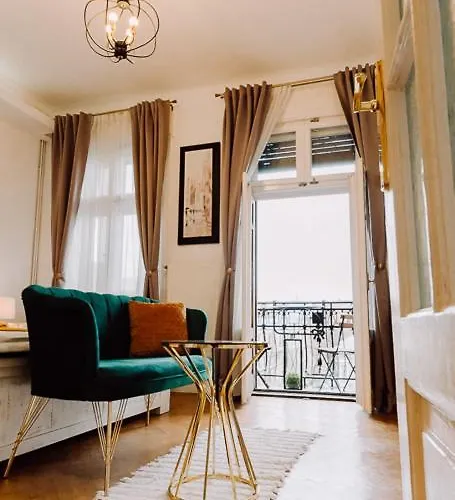 Moonlight River With Balcony Old Town Apartament