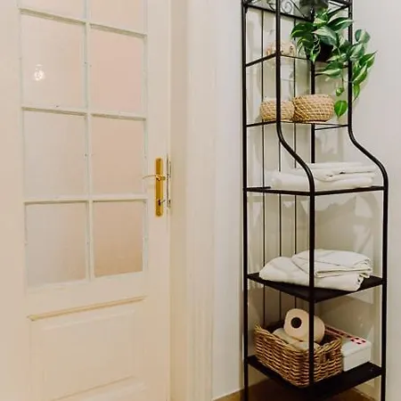 Moonlight River With Balcony Old Town Appartamento *